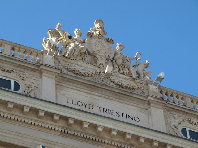 Another impressive decoration. This one on the parapet of the Lloyd Triestino building. 