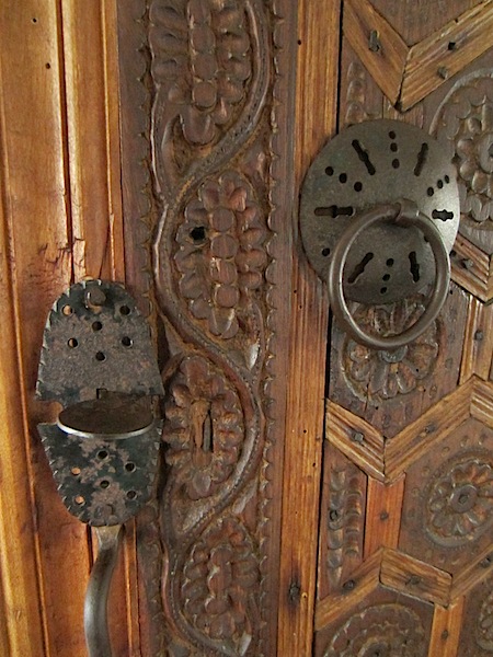 Such gorgeous detail in the door.