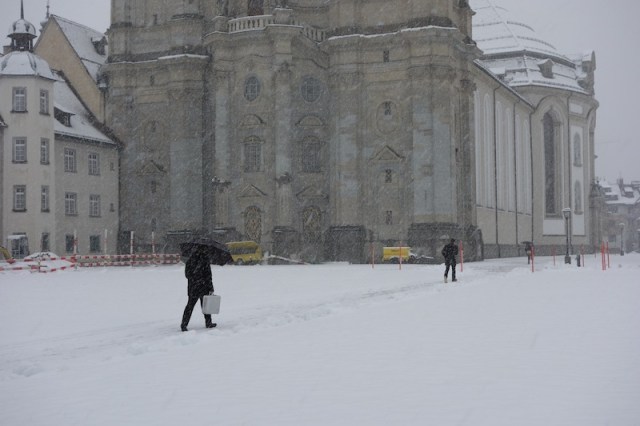 The abbey a few days later after the snowfall. 