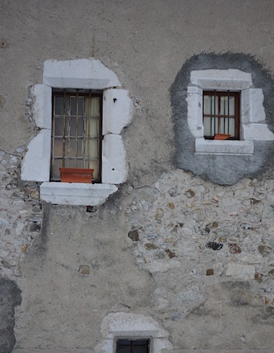 Lintels, jambs, sills and a beautiful stone wall. 