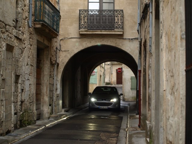 Modern day chariot passing through a snickleway. 