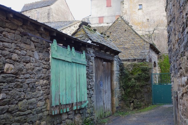All I can say about this laneway is it beats cream brick and colourbond. 