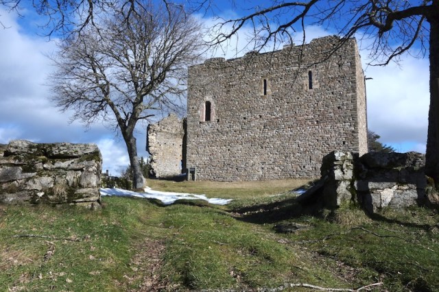 Track up to Luc Castle