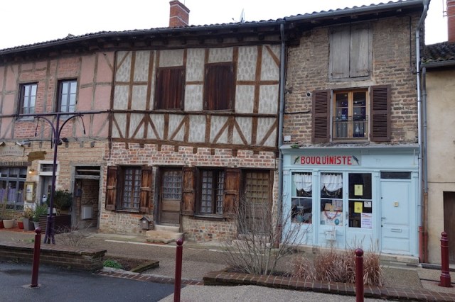 Another streetscape of quaint buildings in Chatillon-sur-Chalaronne. 