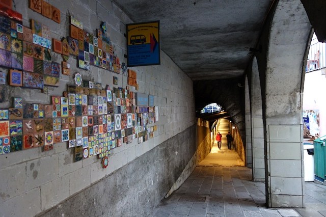 The Riomaggiore pedestrian tunnel is decorated with ceramic tiles and masonry mosaics. 