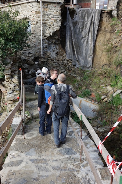 Bridge over the torrent. 