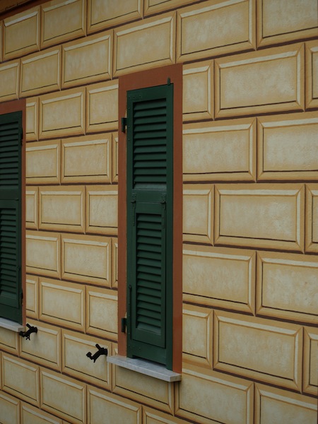 Painted joints creating an illusion on a flat surface. 