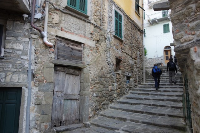 Setting off on the walk from Corniglia to Vernazza 