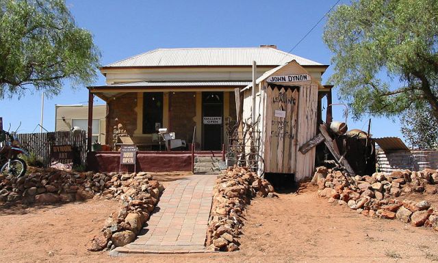 John Dynon Gallery Silverton. Photo Maestrosync via Wikipedia