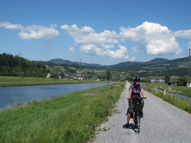 Riding the levee adjacent to the Linth canal. It mightn’t look like it but we had a 35 kph headwind here. 