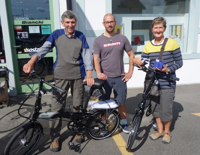 Alessandro handing over the new foldups. Bev is holding two spare inner tubes. Let’s hope we don’t need them. 