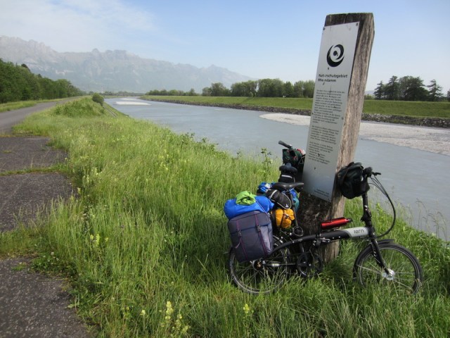 Cycleway along the Rhine Damm (levee). The sign promoted Rhine conservation.