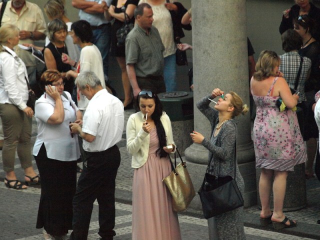 Theatre patrons came out at interval for a cigarette and a hay-fever eye drop treatment. 