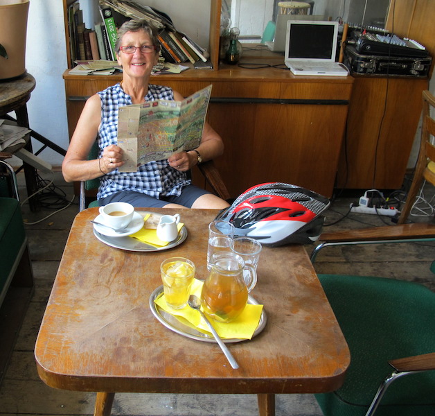 Morning tea at Bajkazyl. Retro things everywhere.