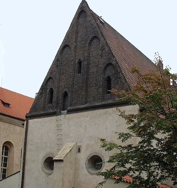 Golem’s body is said to be lying in the attic of this synagogue in Prague. 
