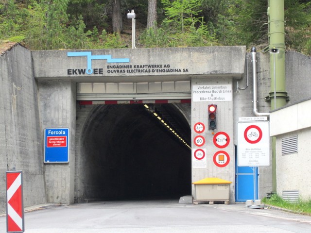 The single lane tunnel where cyclists are specially catered for. 