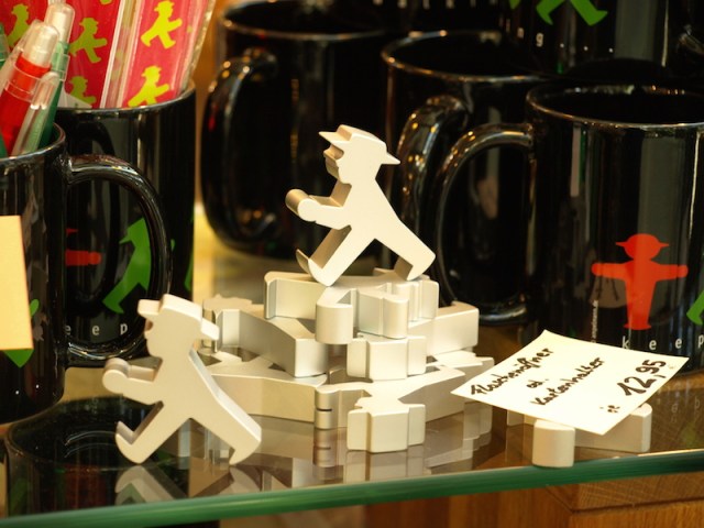 Ampelmann building blocks, mugs, pens and bookmarks. 