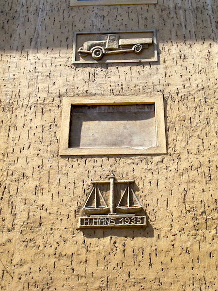 A nice touch on the front of H.Han’s house. I suspect he may have been a carrier known for his honesty.