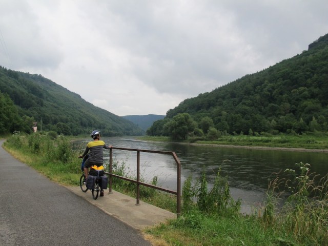 Cycle path along the Elbe. 
