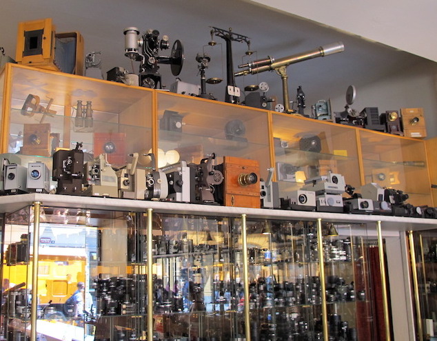  The wooden-fronted plate camera in the centre of the photograph is circa the1800s. I suspect Philipp will use a camera similar to this one when he goes touring. 