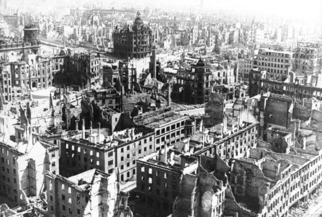 Dresden centre 1945. Over ninety percent of the city was destroyed. Image from Wikimedia Commons. Supplied by the German Federal Archives 