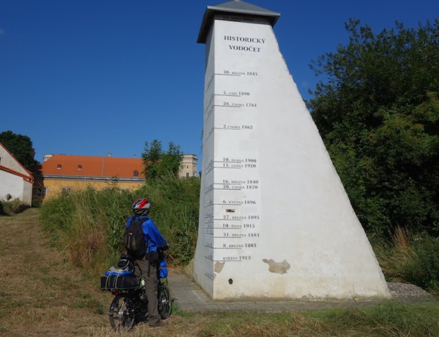 Flood marker near Dolni Castle. 