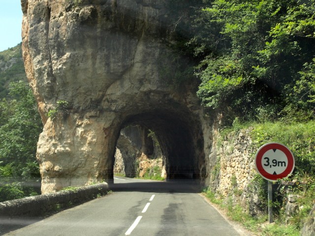 Road running parallel to the River Tarn. 
