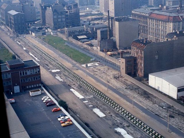 The Death Strip, East Berlin 1984. Photo by George Louis. Use granted under GNU Free Documentation Licence.