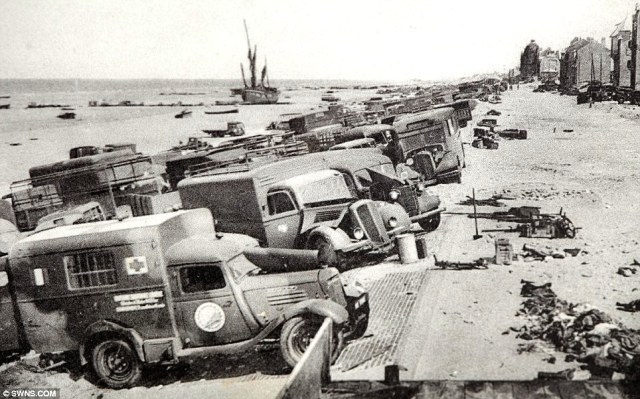 Abandoned vehicles along one of the beaches at Dunkirk. Image credit: South West News Service.Com via daily telegraph.co.uk 