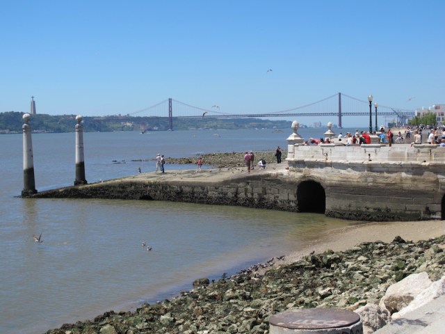 The foreshore in front of the main square where the lost cargo and shipwrecks lay.