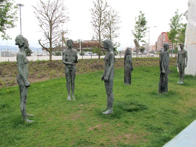 Nudity is frowned upon on Santander beaches but in static sculptures it seems acceptable. 