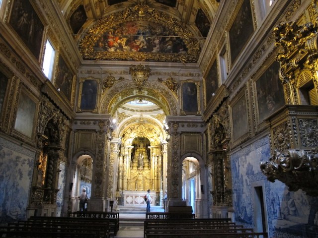 The interior of the convent’s church. Religious tile scenes line the walls. 