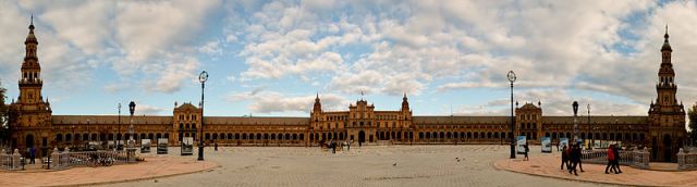 Plaza de Espana. Image from Wikipedia. 