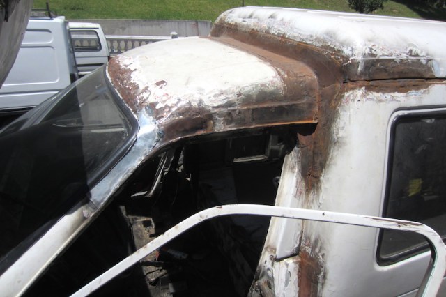 Rust cut out and ready for bogging. Look closely at the patch around the windscreen. 