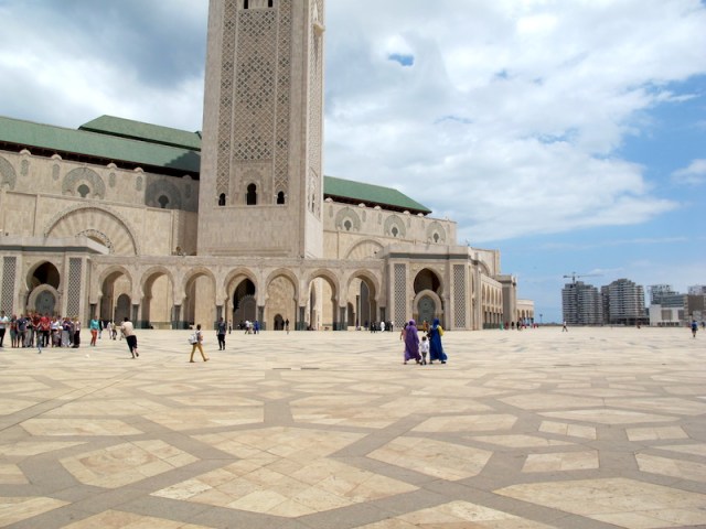 The vast plaza area of the Hassan ll Mosque. 