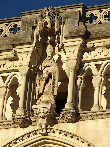 I’m guessing this unhappy looking chap in the niche is Saint Julian of Cuenca. 