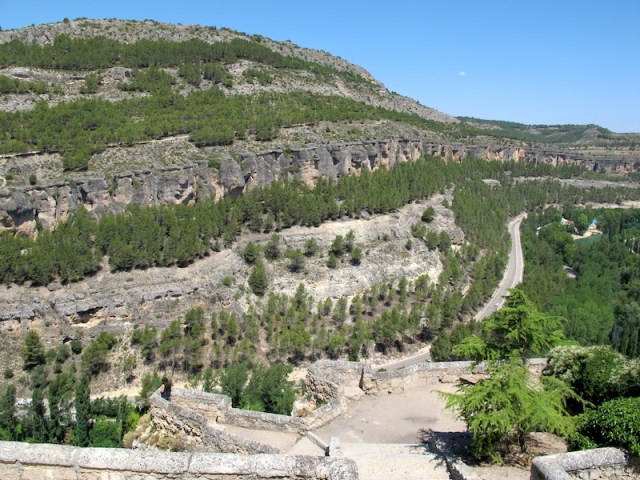 The road and bike path along the Jucar Gorge. 