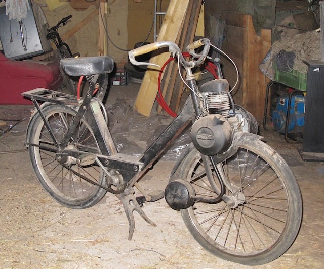 Solex bicycle. Wouldn’t I love one of these! Unfortunately in most Australian states petrol motors on bicycles are illegal. 