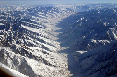 Wakhan Corridor, separating the Pamir Mountain Range and the Hindu Kush. Image credit: Steve Swenson’s Blog. Steve is an American alpine adventurer.