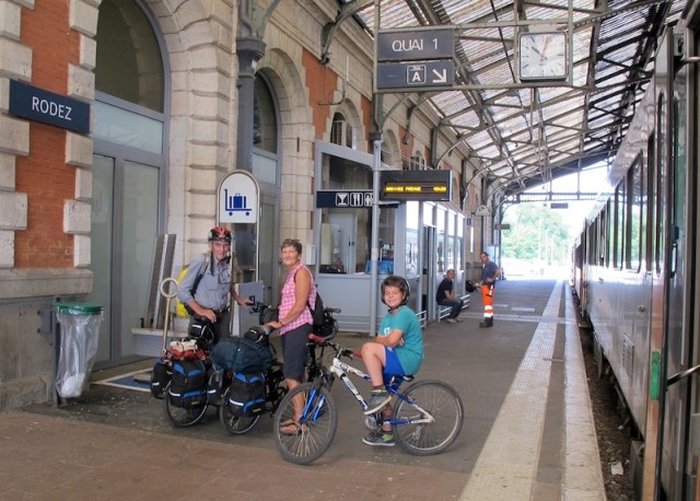 Farewell Larry, Milan and southern France. The valuable bottle of wine was standing upright in my right pannier.