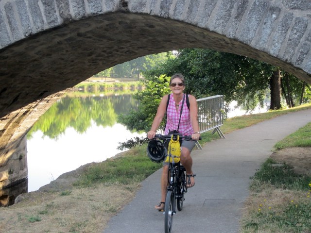  Bike path along La Vienne River. 