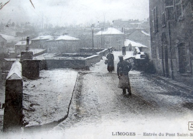 The cross can just be deciphered in this old photograph; it is edge on and on the left at the far end of the triangular capped fence. 