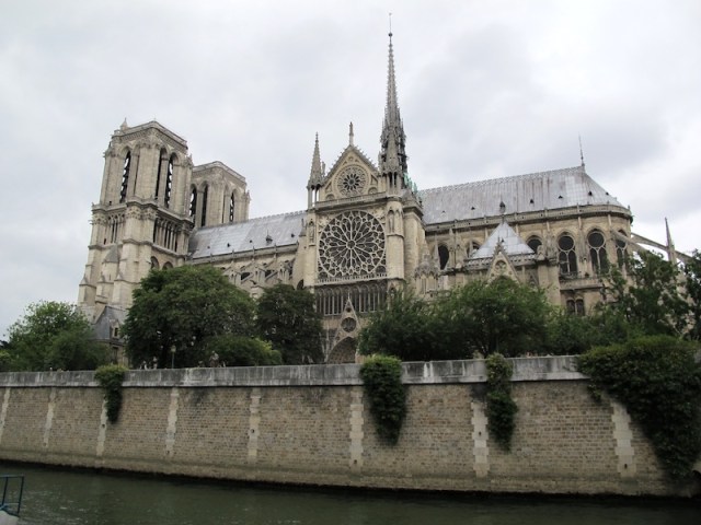 A classic piece of French architecture on the banks of the Sein. Notre-Dame Cathedral. 