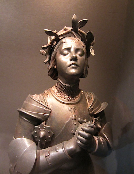  The Maid in battle and communicating with God mode. 