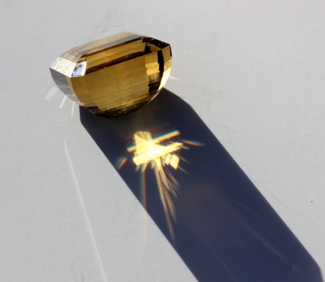 The gem is about the size of an ice cube and weighs 125 grams. 