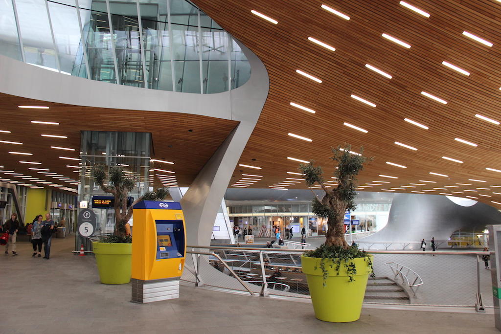 23 Interior Arnhem Train Station